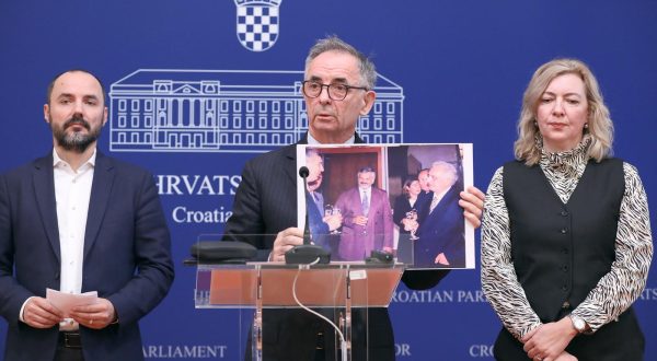 09.11.2023., Zagreb - Na konferenciji za medije SDSS-a odrzanoj u Saboru o temi „Narod kaze - Ako laze koza, ne laze rog“ govorili su Milorad Pupovac, Dragana Jeckov i Boris Milosevic. Photo: Patrik Macek/PIXSELL