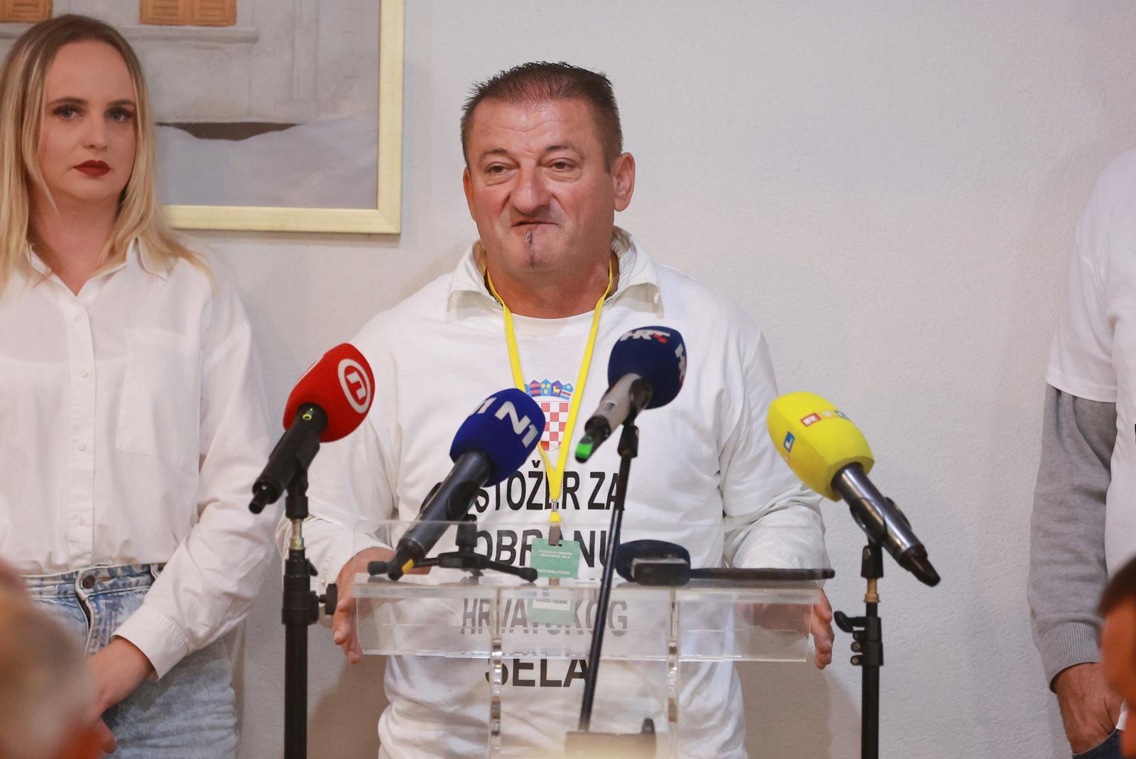 10.11.2022., Retkovci - Stozer za obranu hrvatskog sela organizirao je sastanak u Hrvatskom domu kulture u Retkovcima,te su na isti pozvali premijera i ministricu poljoprivrede. Photo: Davor Javorovic/PIXSELL