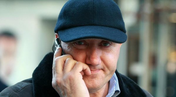 30.12.2010., Caffe bar Cup 98, Petrinjska ulica, Zagreb - Zoran Pripuz 29. se prosinca oko 14 sati javio u policijsku postaju u Heinzelovoj ulici. Policija ga je trazila u sklopu akcije "Sok 3" zbog istrage o pokusaju ubojstva Dusana Miljusa te Josipa Galinca. Nakon obavijesnog razgovorapusten je kuci. Zoran Pripuz izlazi iz caffe bara Cup 98. Photo: Sanjin Strukic/PIXSELL