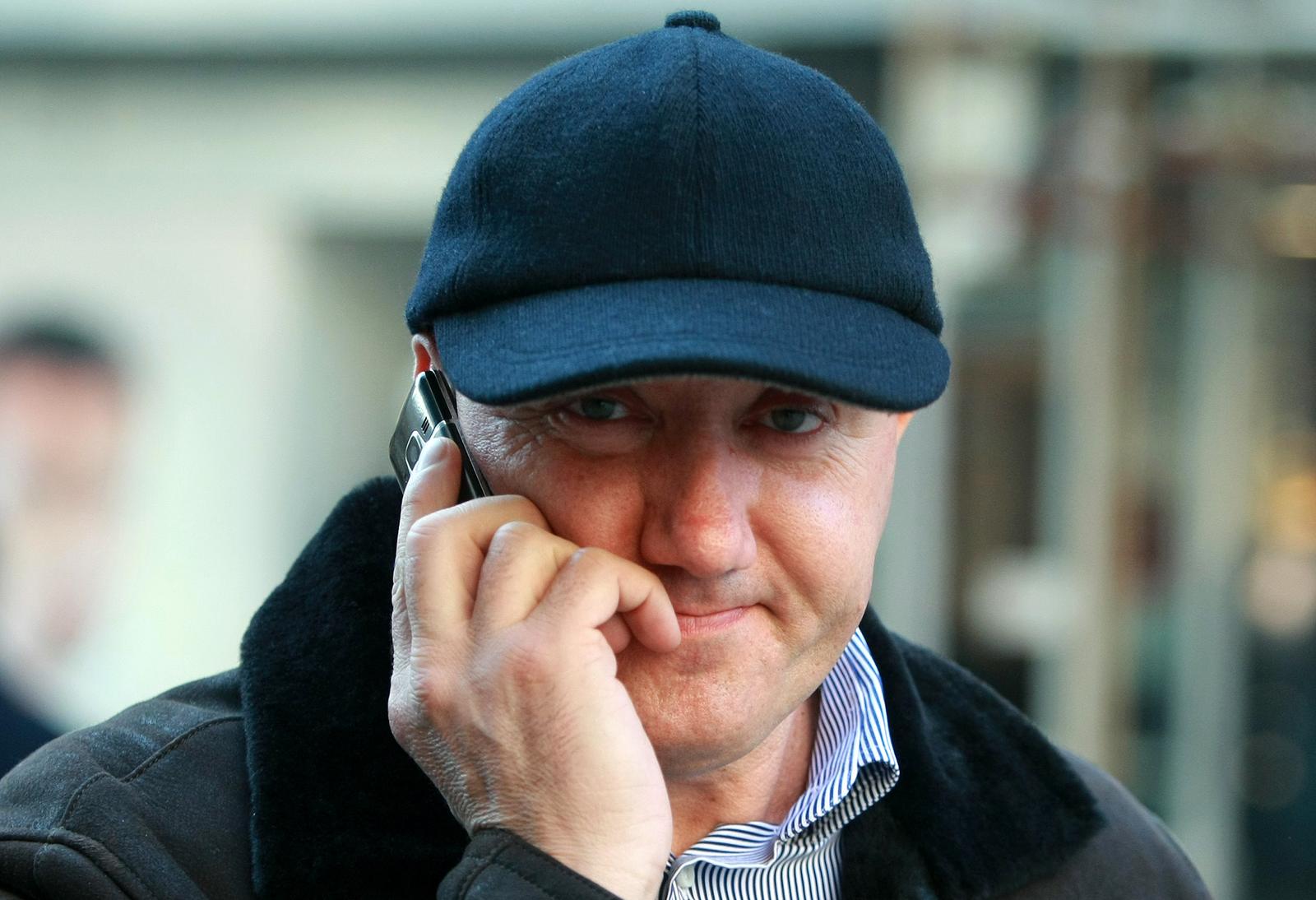30.12.2010., Caffe bar Cup 98, Petrinjska ulica, Zagreb - Zoran Pripuz 29. se prosinca oko 14 sati javio u policijsku postaju u Heinzelovoj ulici. Policija ga je trazila u sklopu akcije "Sok 3" zbog istrage o pokusaju ubojstva Dusana Miljusa te Josipa Galinca. Nakon obavijesnog razgovorapusten je kuci. Zoran Pripuz izlazi iz caffe bara Cup 98. Photo: Sanjin Strukic/PIXSELL