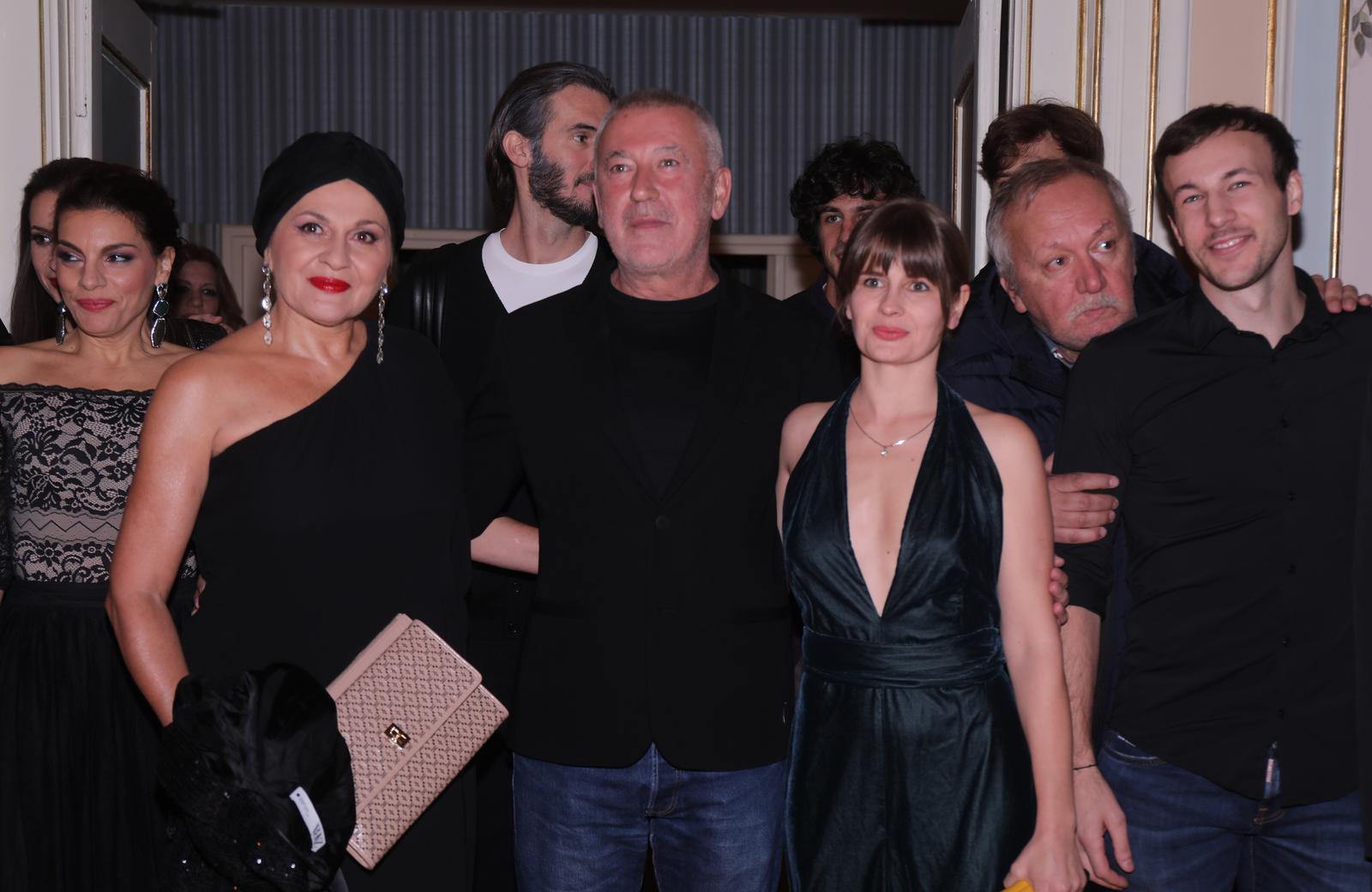 11.11.2023.,Split-Dramski ansambl Hrvatskog narodnog kazališta u Splitu premijerno izveo predstavu "Crvena voda" nastalu po romanu Jurice Pavicica u dramatizaciji Ivora Martinica. Redatelj predstave je Ivica Buljan, scenograf Aleksandar Denićc, kostimografkinja Ana Savic Gecan, a glume ives Ivankovic, Nikola Ivosevic, Stipe Radoja, Ana Marija Veselcic, Goran Markovic, Donat Zeko, Arijana Culina, Nenad Srdelic, Stipe Jelaska, Mijo Jurisic, Marjan Nejasmic Banic, Andrea Mladinic, Katarina Romac i Luka Cerjan. Photo: Ivo Cagalj/PIXSELL