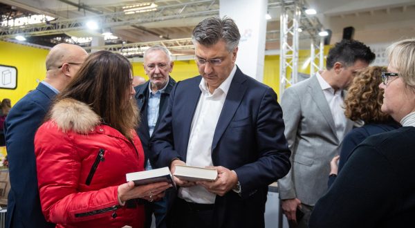 12.11.2023., Zagreb - Premijer Andrej Plenkovic u pratnji djece, ministra Bozinovica te ministrice Nine Obuljen Korzinek posjetio je ovogodisnji Interliber. Photo: Neva Zganec/PIXSELL
