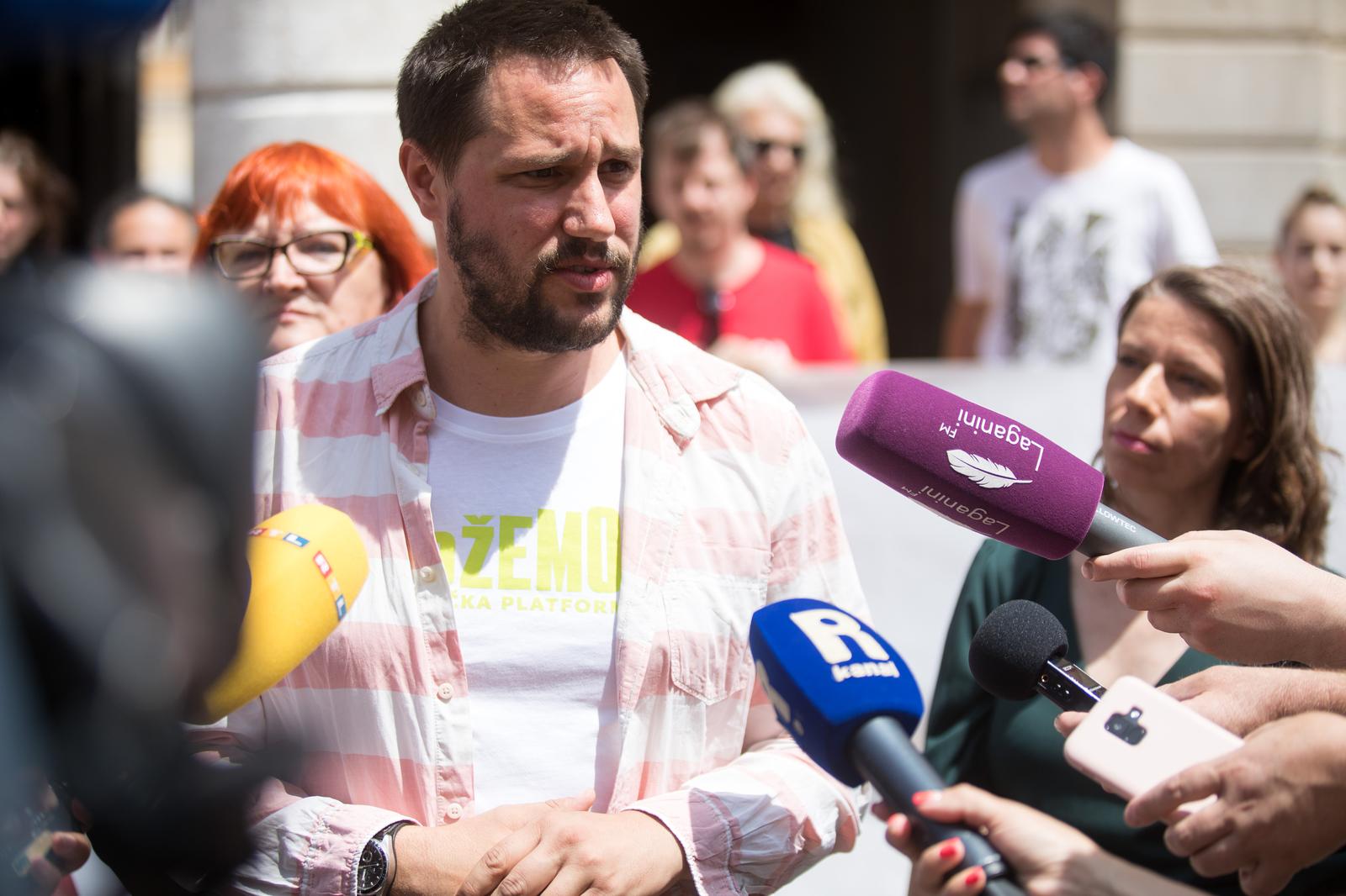 13.6.2020., Rijeka -  Konferencija za medije povodom predstavljanja kandidatkinja i kandidata lijevo-zelene koalicije stranaka Mozemo, Nova ljevica, Radnicka fronta i ORaH za VIII. jedinicu. Kao predstavnici koalicije govorili su Katarina Peovic, nositeljica liste za VIII. jedinicu, Nebojsa Zelic, kandidat u istoj jedinici. Photo: Nel Pavletic/PIXSELL