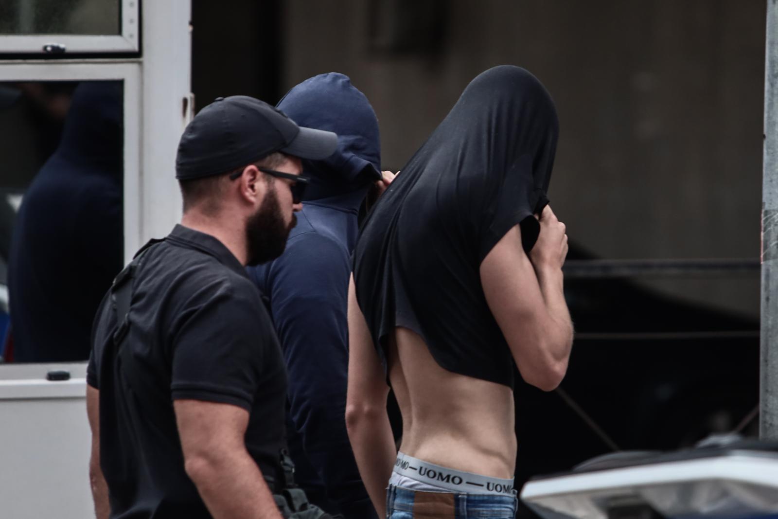 13.08.2023., Atena, Grcka - Poslejdnja skupina privedenih navijaca izlazi pred skudskog istrazitelja izjasniti se o optzbama koje im se stavljau na teret. Inace, svi do sada navijacima koji su izvedeni pred istrazitelja produzen je pritvor. Photo: KOSTAS TZOUMAS/EUROKINISSI/PIXSELL