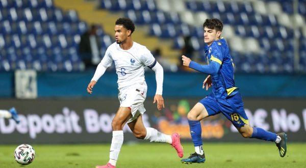 13.10.2023., stadion Grbavica, Sarajevo, Bosna i Hercegovina - Kvalifikacije za U-21 Europsko prvenstvo, skupina H, Bosna i Hercegovina - Francuska. Warren Zaire-Emery, Muhamed Buljubasic Photo: Armin Durgut/PIXSELL