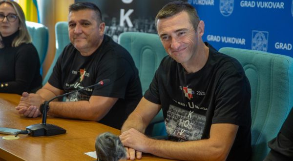 13.11.2023., Vukovar - Gradonacelnik Vukovara Ivan Penava odrzao je konferenciju za medije u Gradskoj vijecnici, uoci 25. Kolone sjecanja te povodom obiljezavanja 32. godisnjice vukovarske tragedije. Photo: Borna Jaksic/PIXSELL