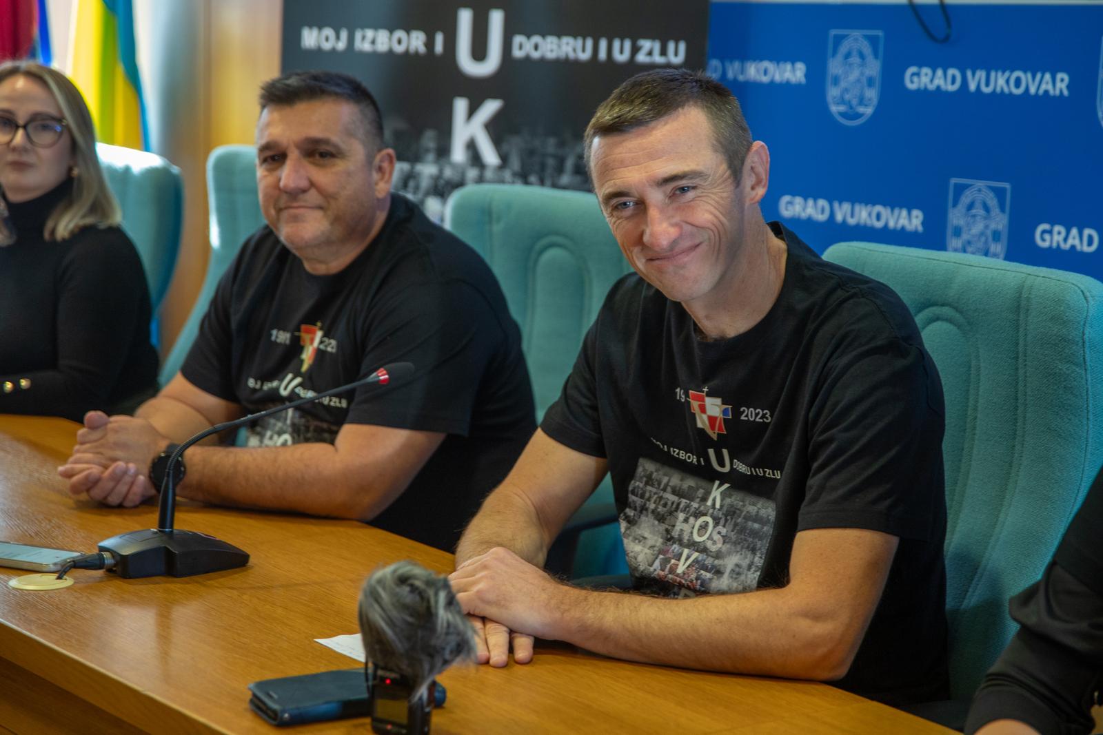 13.11.2023., Vukovar - Gradonacelnik Vukovara Ivan Penava odrzao je konferenciju za medije u Gradskoj vijecnici, uoci 25. Kolone sjecanja te povodom obiljezavanja 32. godisnjice vukovarske tragedije. Photo: Borna Jaksic/PIXSELL
