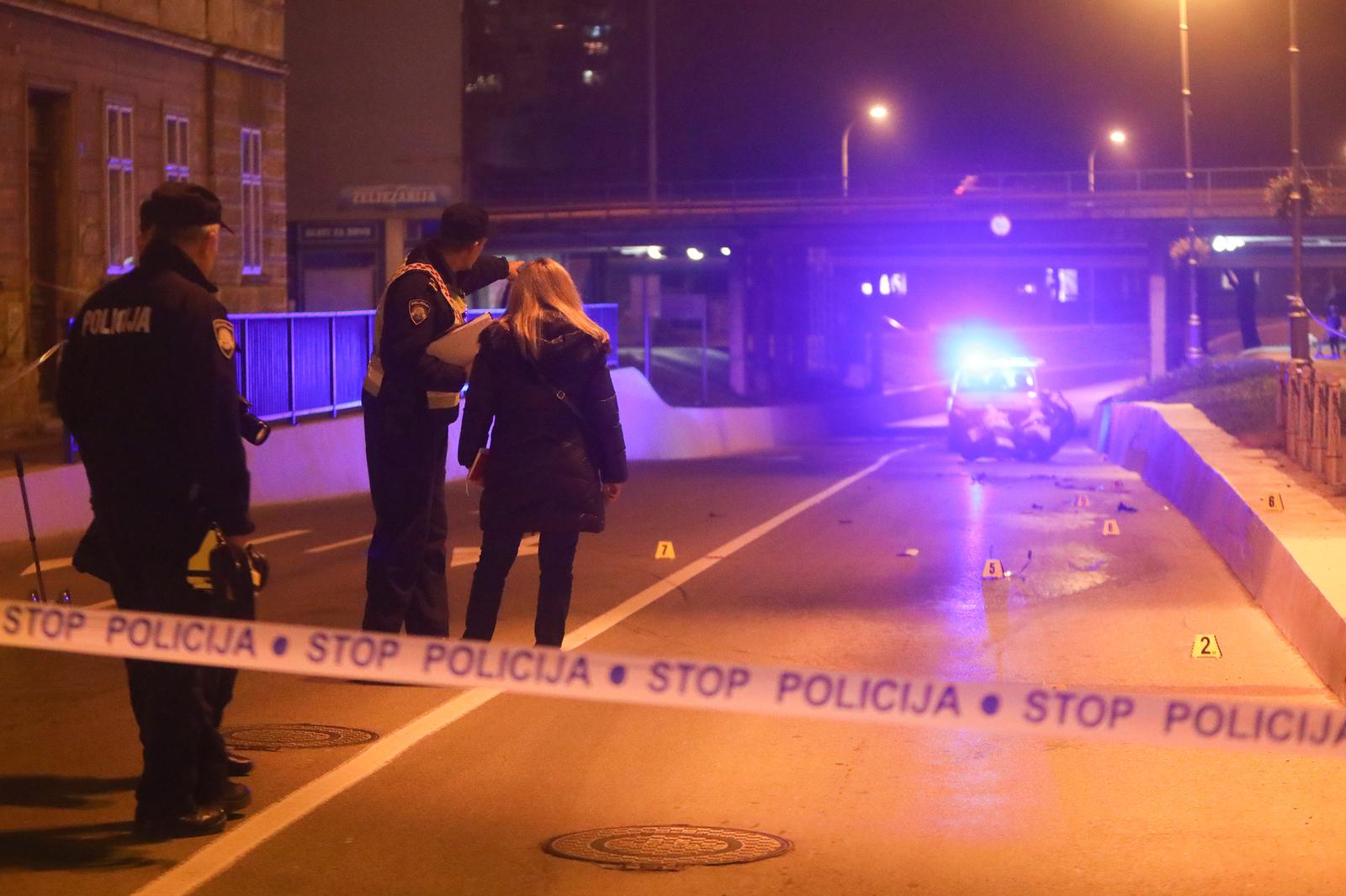13.11.2023., Karlovac - U naletu policajca na motoru na pjesaka koji je nepropisno prelazio cestu u Macekovoj ulici smrtno je stradao pjesak. Nesreca se dogodila oko 17 sati u sredistu grada. Policijski ocevid na mjestu nesrece. Photo: Kristina Stedul Fabac/PIXSELL