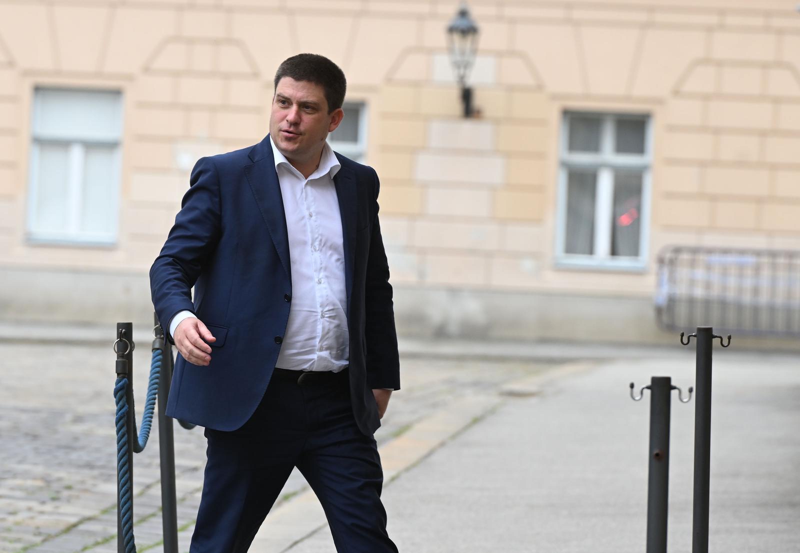 14.11.2023., Zagreb - Dolazak clanova vladajuce koalicije na sastanak u Banske dvore. Oleg Butkovic, potpredsjednik Vlade i ministar mora, prometa i infrastrukture Photo: Davorin Visnjic/PIXSELL