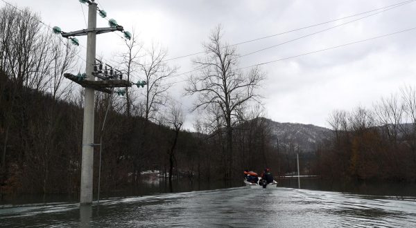 15.03.2018., Otocac - Zbog izlijevanja rijeke Like poplavljeno Kosinjsko polje, Gornji Kosinj i Kosinjski Bakovac. "nDrzavna uprava za zastitu i spasavanje su na terenu kao i medicinsko osoblje grada Gospica koji pruzaju pomoc stanovnicima okolnih sela. "nPhoto: Robert Anic/PIXSELL