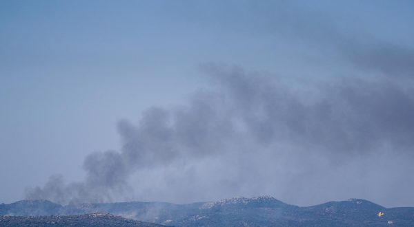 15.08.2021., Pasman - Pogled na pozar na otoku Lavdara. U gasenju sudjeluje i kanader.  r"nPhoto: Slavko Midzor/PIXSELL