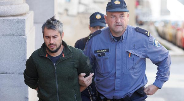 15.11.2023., Rijeka - Policija privodi Eugena Travalju, optuzenog za trgovanje kriptovalutama, tj. prevare stotina investitora koji su ukupno ulozili desetke milijuna eura.  Photo: Nel Pavletic/PIXSELL