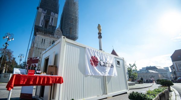15.11.2023., Zagreb -  Projekt Hrvatskog i Poljskog Caritasa "Poboljsanje zivotnih uvjeta ljudi pogodjenih potresom na Banovini predstavio modul jedinice za stanovanje koje su dane na koristenje obiteljima cije su kuce unistene u potresu. U sklopu akcije bila je i gospodja Snjezana koja je do nedavno stanovala u jednoj takvoj jedinici. Photo: Neva Zganec/PIXSELL