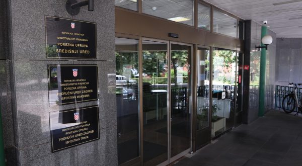 16.06.2023.,Zagreb - Policija bi trebala tijekom dana pretrazivati ured uhicenog voditelja Sluzbe za strategiju, informiranje i elektronicke servise Porezne uprave Slavise Penave Photo: Marko Prpic/PIXSELL