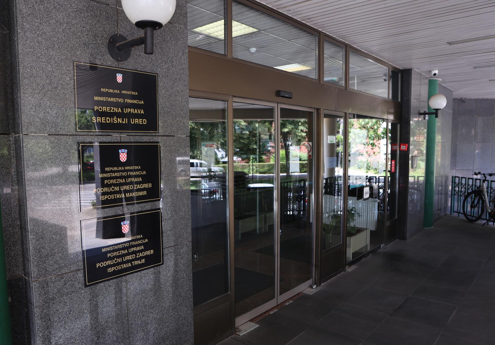 16.06.2023.,Zagreb - Policija bi trebala tijekom dana pretrazivati ured uhicenog voditelja Sluzbe za strategiju, informiranje i elektronicke servise Porezne uprave Slavise Penave Photo: Marko Prpic/PIXSELL