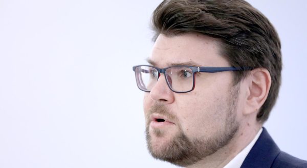 16.11.2023., Zagreb - Na konferenciji za medije odrzanoj u Saboru o novom ministru, skidaju gaca i prikrivanju dolaza govorio je Pedja Grbin.
 Photo: Patrik Macek/PIXSELL