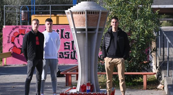 16.11.2023., Zadar - Ucenici Tehnicke skole izradili su model vukovarskog vodotornja u mjerilu 1:25. Photo: Dino Stanin/PIXSELL