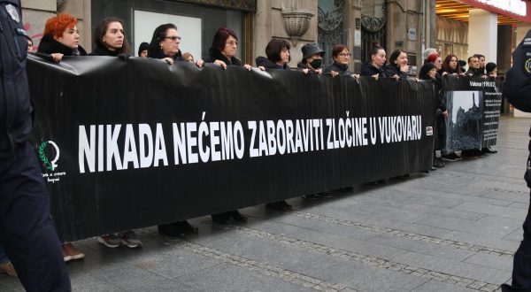 18, November, 2021, Belgrade - In Knez Mihailova Street, an action in black and silent "We will never forget the crimes in Vukovar" Women in Black, and a stage action "We seek responsibility for camps for Croats in Serbia - 1991/92" was performed. 

18, novembar, 2021, Beograd - U Knez Mihailovoj ulici akcija u crnini i cutanju "Nikada necemo zaboraviti zlocine u Vukovaru" Zena u crnom, a  izvedena  je scenska akcija "Trazimo odgovornost za logore za Hrvate u Srbiji – 1991/92".  Photo: B.P./PIXSELL