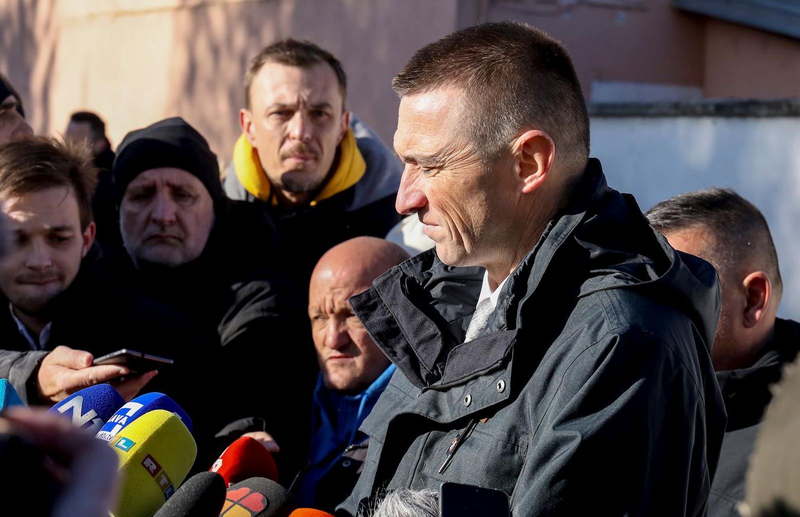 18.11.2023. Vukovar -Obiljezavanje Dana sjecanja na zrtvu Vukovara 1991. - 2023. Program „Vukovar – moj izbor i u dobru i u zlu“ krece u 10:00 sati u krugu Nacionalne memorijalne bolnice „dr. Juraj Njavro“ Vukovar gdje ce prigodni program izvesti Klapa „Sv. Juraj“ HRM, Najbolji hrvatski tamburasi i glumac Darko Milas., nakon toga ulicama grada Vukovara  krenuti ce Krizni put - Kolona sjecanja do Memorijalnog groblja. Gradolnacelnik Ivan Penava. Photo: Emica Elvedji/PIXSELL
