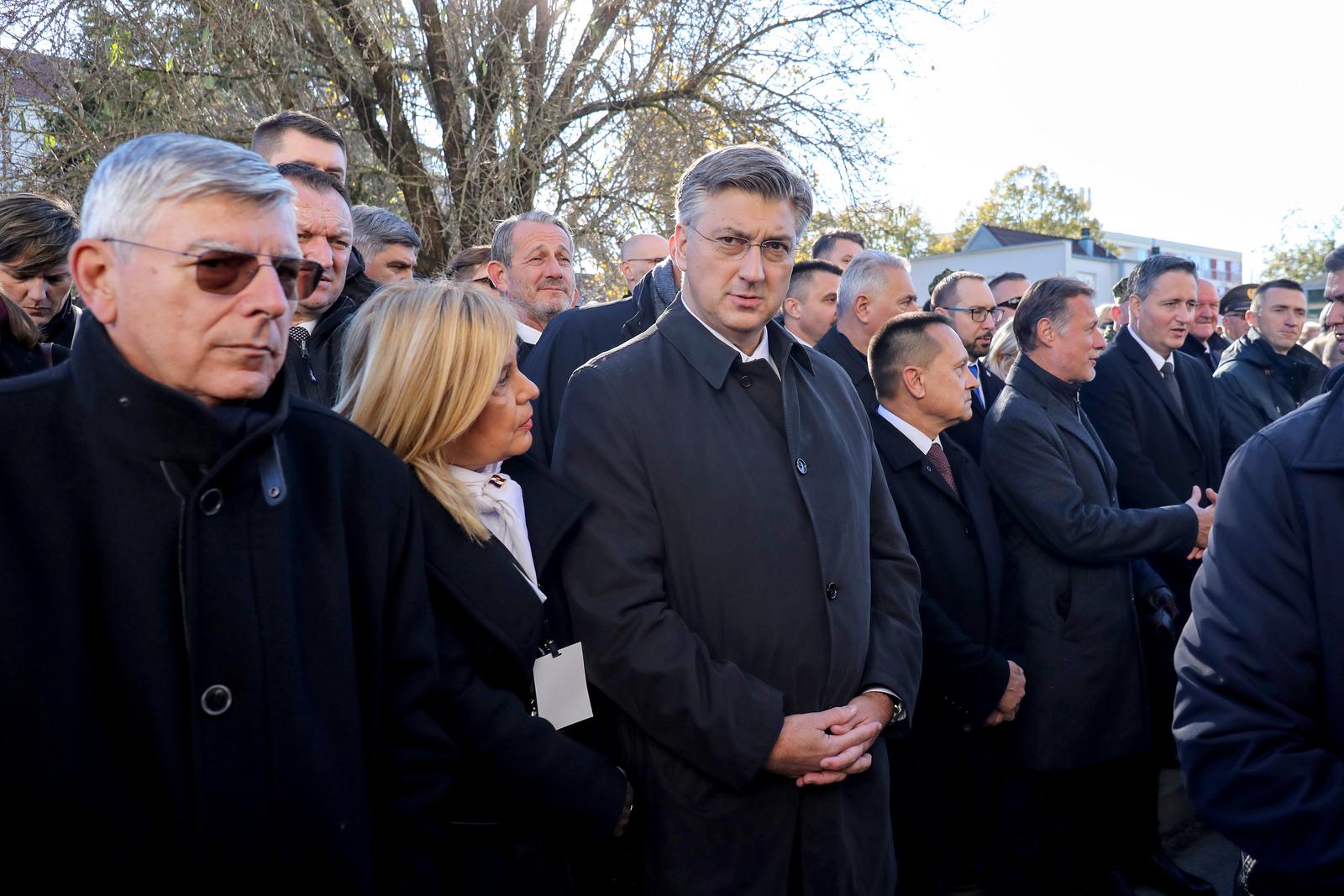18.11.2023. Vukovar -Obiljezavanje Dana sjecanja na zrtvu Vukovara 1991. - 2023. Program „Vukovar – moj izbor i u dobru i u zlu“ krece u 10:00 sati u krugu Nacionalne memorijalne bolnice „dr. Juraj Njavro“ Vukovar gdje ce prigodni program izvesti Klapa „Sv. Juraj“ HRM, Najbolji hrvatski tamburasi i glumac Darko Milas., nakon toga ulicama grada Vukovara  krenuti ce Krizni put - Kolona sjecanja do Memorijalnog groblja. Andrej Plenkovic. Photo: Emica Elvedji/PIXSELL