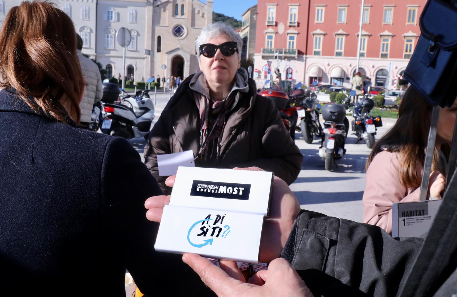 18.12.2022., Split - Veliki odaziv volontera i Splicana na 21. humanitarnu akciju "A di si ti" od koje skupljeni prilozi idu u korist udruge MoSt. Photo: Ivo Cagalj/PIXSELL
