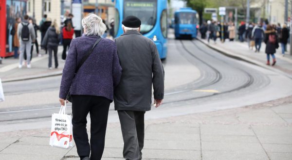 19.04.2023., Zagreb - Sabor danas raspravlja o izmjenama Zakona o smanjenju mirovina odredjenih, odnosno ostvarenih prema posebnim propisima o mirovinskom osiguranju, cime bi se za oko 96 tisuca umirovljenika ukinulo smanjenje od 10% koje je uvela jos Vlada Jadranke Kosor.
 Photo: Patrik Macek/PIXSELL