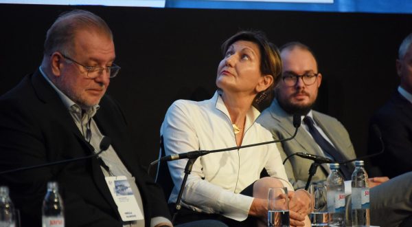 19.10.2023., Rovinj: U Rovinju je u tijeku veliki financijski simpozij pod nazivom Izazov promjene. Panel Mirovinski fondovi kao dionicari.  Photo: Sasa Miljevic/PIXSELL