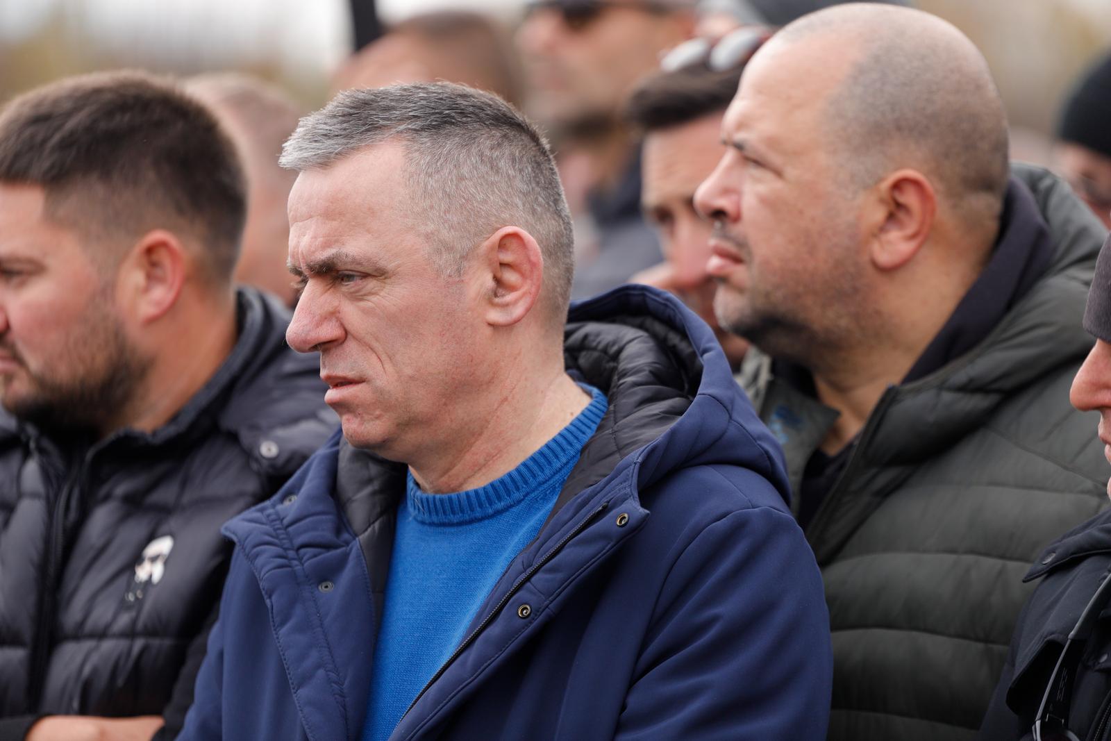 19.11.2023., Vukovar - Udruga roditelja i obitelji zarobljenih i nasilno odvedenih hrvatskih branitelja "Vukovarske majke" organizirala je prigodni program i polaganje vijenaca ispred ostataka negdasnje ratne bolnice i sklonista Borovo commerca. Potom je kolona sjecanja krenula Kriznim putem od Ulice Blage Zadre, Trpinjskom cestom do crkve Gospe Fatimske. Stipo Mlinaric Cipe.   Photo: Borna Jaksic/PIXSELL