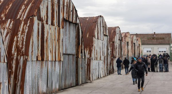 20.11.2023., Vukovar - U organizaciji Hrvatskog drustva logorasa srpskih koncentracijskih logora, Ogranka grada Vukovara polaganje vijenaca kod spomen-ploče Veleprometa. Photo: Davor Javorovic/PIXSELL