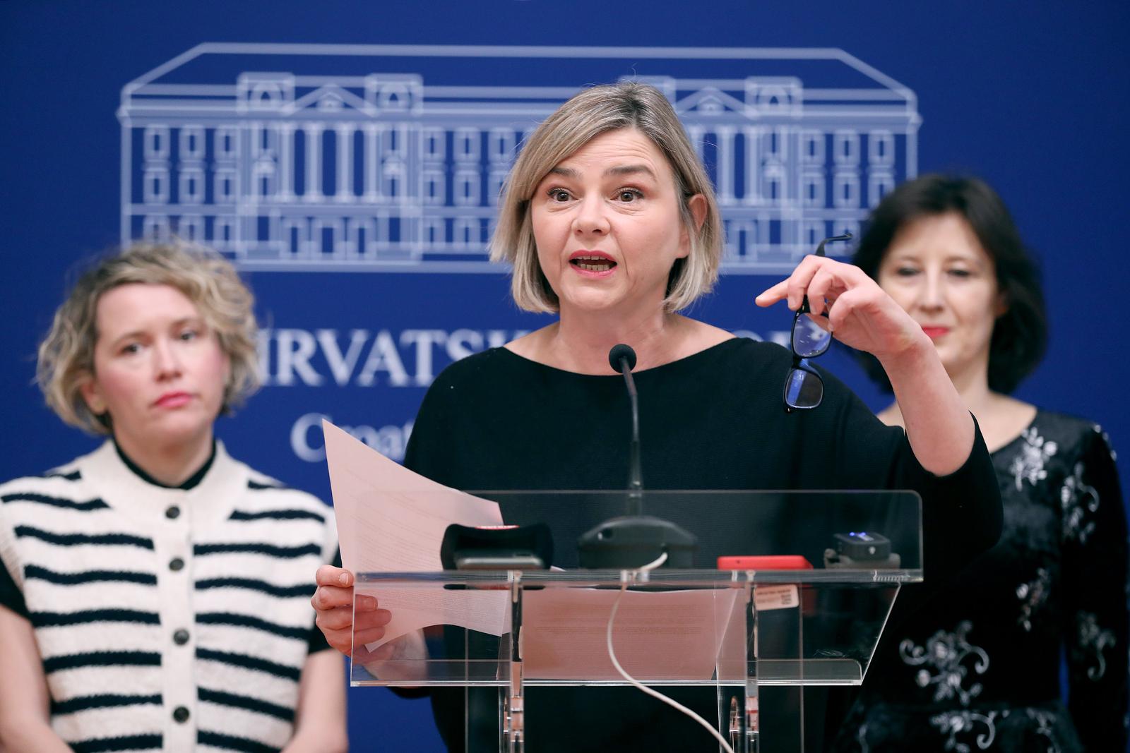 20.11.2023., Zagreb - Na konferenciji za medije odrzanoj u Saboru o temi: „Zahtjev za ocjenu suglasnosti s Ustavom Zakona o obveznom zdravstvenom osiguranju“ govorili su predstavnici Klubova potpisnika zahtjeva: Kluba  zastupnika Mozemo!, Kluba zastupnika SDP-a, Kluba zastupnika Centra i GLAS-a, Kluba zastupnika  IDS-a, Kluba zastupnika HSS-a i RF, Kluba zastupnika Socijaldemokrata, Kluba zastupnika Fokusa i Reformista i nezavisni zastupnik Marin Lerotic.
 Photo: Patrik Macek/PIXSELL