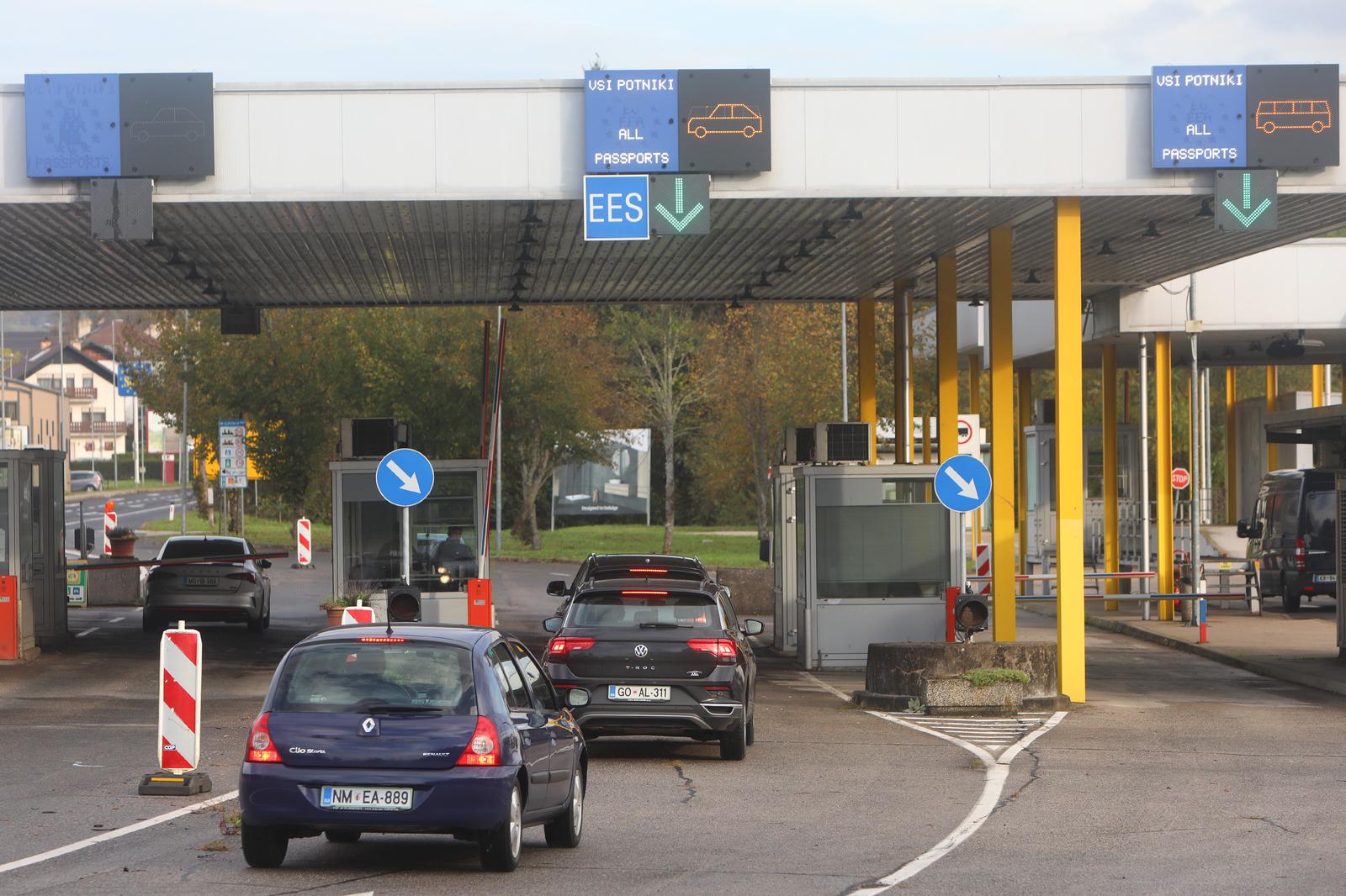 21.10.2023., Zakanje -  Slovenija je ponovno uvela kontrole na granici s Hrvatskom. Granicna policija na prijelazu Jurovski Brod - Metlika kontrolira putnike i za sada se ne stvaraju guzve na granici. Photo: Kristina Stedul Fabac/PIXSELL