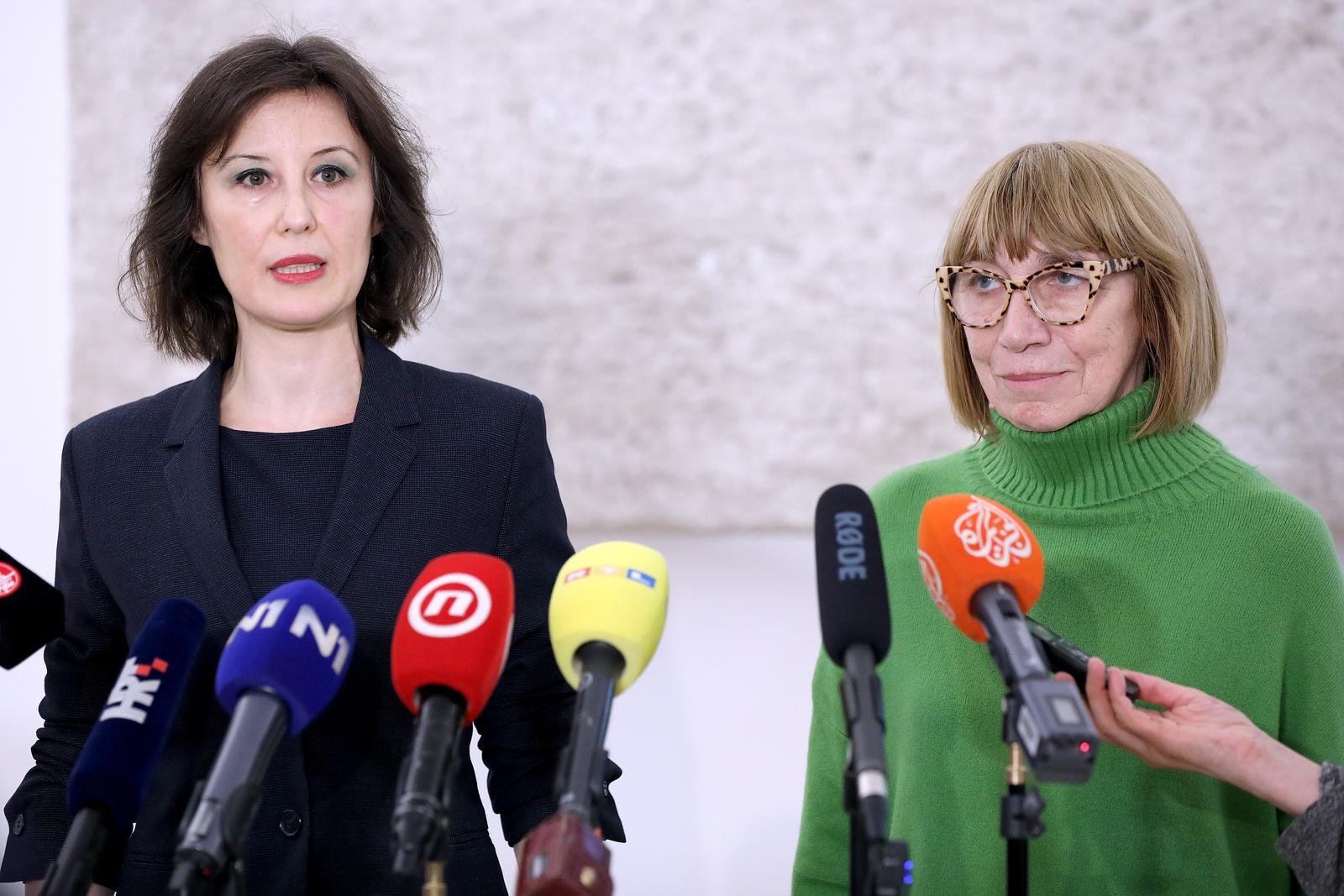 21.11.2023., Zagreb - Na konferenciji za medije odrzanoj u Saboru o temi: "Ponovno posezanje u dzepove sadasnjih i buducih umirovljenika" govorile su zastupnica Dalija Oreskovic i Dragica Trumbetas, predsjednica stranke Hocemo pravedno.
 Photo: Patrik Macek/PIXSELL