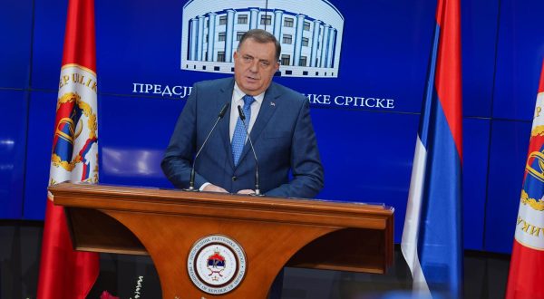 21.11.2023., Palata Republike, Banjaluka (BiH) – Milorad Dodik, predsjednik RS, odrzao je pres konferenciju na obljetnicu Daytonskog mirovnog sporazuma i rekao da je Republika Srpska izlozena je velikim pritiscima medjunarodne zajednice predvodjenim kolektivnim Zapadom koji predvode SAD i Velika Britanija. Dodik je opet ponovio da ce se BiH u buducnosti raspasti kao drzava, kao i da je "Dayton mrtav a ostale su samo krhotine.  Photo: Dejan Rakita/PIXSELL