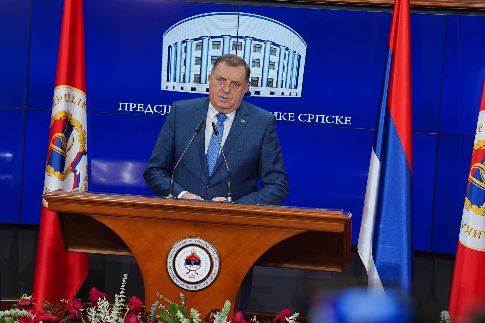 21.11.2023., Palata Republike, Banjaluka (BiH) – Milorad Dodik, predsjednik RS, odrzao je pres konferenciju na obljetnicu Daytonskog mirovnog sporazuma i rekao da je Republika Srpska izlozena je velikim pritiscima medjunarodne zajednice predvodjenim kolektivnim Zapadom koji predvode SAD i Velika Britanija. Dodik je opet ponovio da ce se BiH u buducnosti raspasti kao drzava, kao i da je "Dayton mrtav a ostale su samo krhotine.  Photo: Dejan Rakita/PIXSELL
