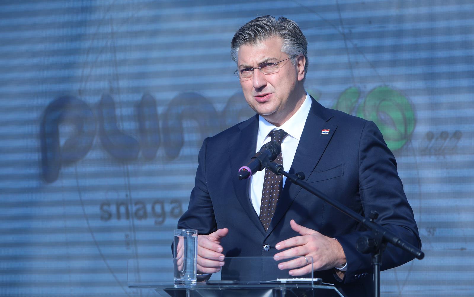 23.11.2023., Bosiljevo - Predsjednik Vlade Andrej Plenkovic nazocio je svecanosti obiljezavanja pocetka radova na plinovodu Zlobin-Bosiljevo. Uz predsjednika Vlade dogadaju je nazocili su i ministar gospodarstva i odrzivog razvoja Davor Filipovic, Ivica Arar predsjednik uprave Plinacro te brojni uzvanici..  Photo: Kristina Stedul Fabac/PIXSELL