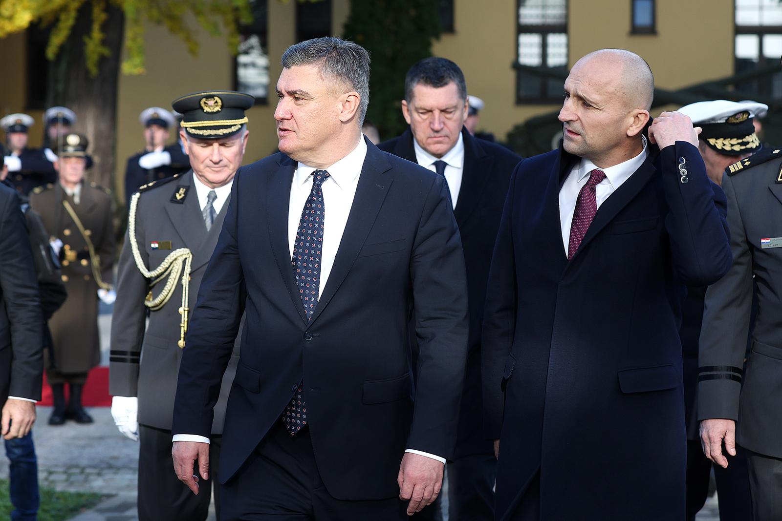 23.11.2023., Hrvatsko vojno uciliste Dr. Franjo Tudjman, Zagreb - Predsjednik Republike Hrvatske Zoran Milanovic i vrhovni zapovjednik Oruzanih snaga Republike Hrvatske i potpredsjednik Vlade RH i ministar obrane Ivan Anusic sudjelovali su na promociji novih casnika Oruzanih snaga Republike Hrvatske i dodjeli prvih casnickih cinova zdravstvene sluzbe na Hrvatskom vojnom ucilistu Dr. Franjo Tudjman. Novi ministar i predsjednik po prvi puta su se sreli i rukovali. Photo: Goran Stanzl/PIXSELL