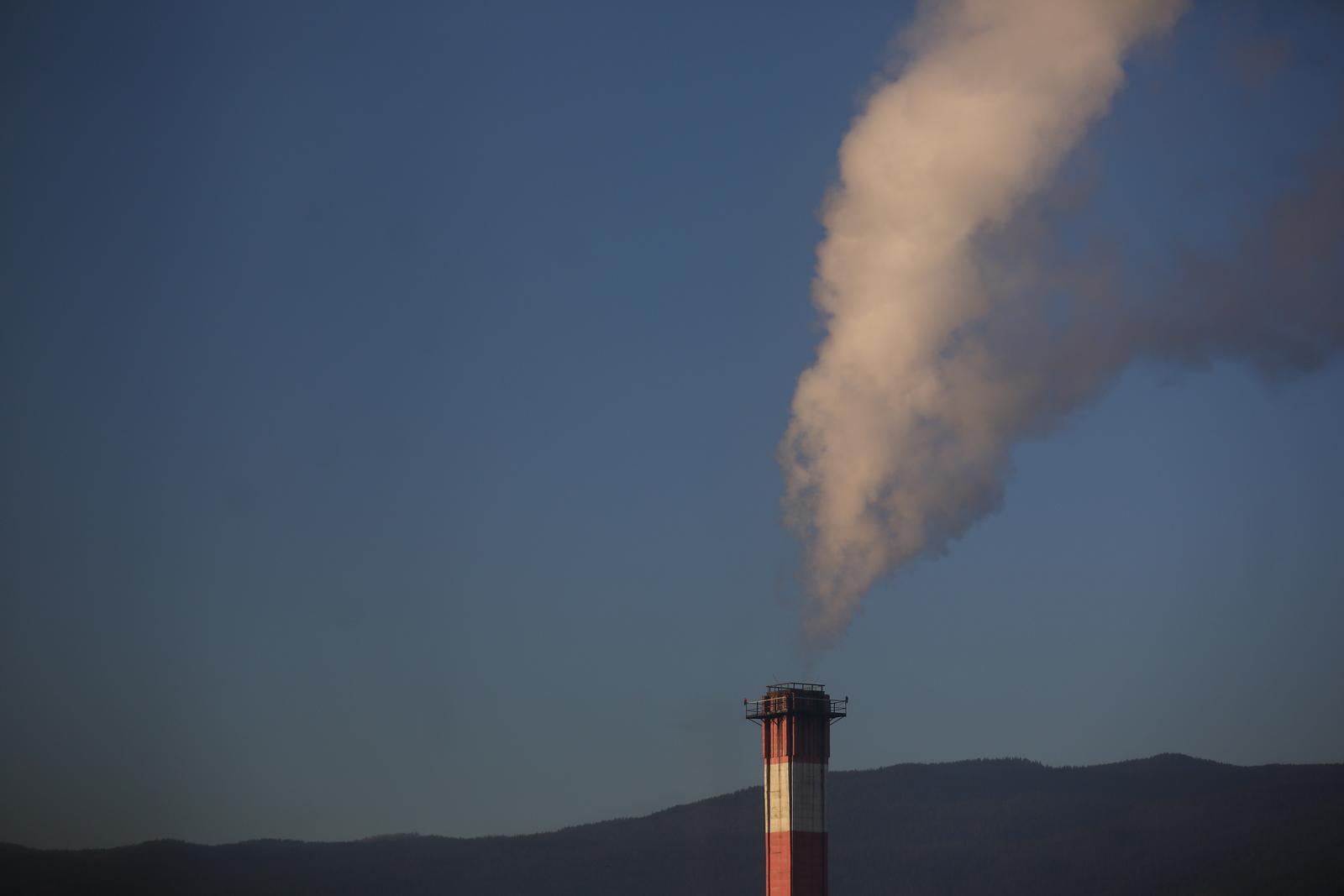 24.02.2022., Sarajevo, Bosna i Hercegovina - Dim iz dimnjaka Toplane Sarajevo, koje su najavile poskupljenje grijanja za 10 posto. Photo: Armin Durgut/PIXSELL