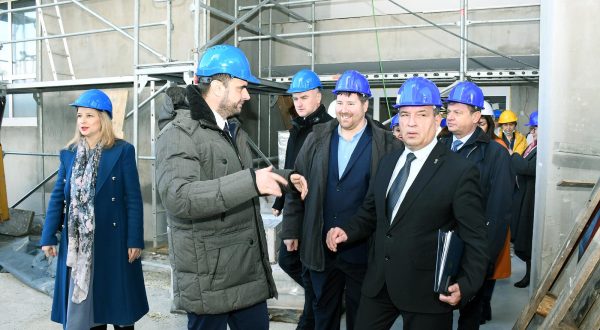 24.11.2023.,Sisak - Sisacko-moslavacki zupan Ivan Celjak uz ministra zdravstva Vilija Berosa, obisao je gradilista u sklopu Opce bolnice „dr. Ivo Pedisic“ Sisak na kojima Sisacko-moslavacka zupanija provodi cjelovitu obnovu.
 Photo: Nikola Cutuk/PIXSELL