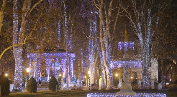 23.12.2021., Zagreb - Zadnji dan Adventa u Zagrebu prije Badnjaka. Park Zrinjevac. 
Photo: Tomislav Miletic/PIXSELL Photo: Tomislav Miletic/PIXSELL