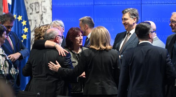 25.10.2023., Zagreb - U NSK je odrzano svecano potpisivanje Dodatka lll Temeljnom kolektivnom ugovoru za sluzbenike i namjestenike u drzavnim i javnim sluzbama izmedju vlade i sindikata. Photo: Davorin Visnjic/PIXSELL