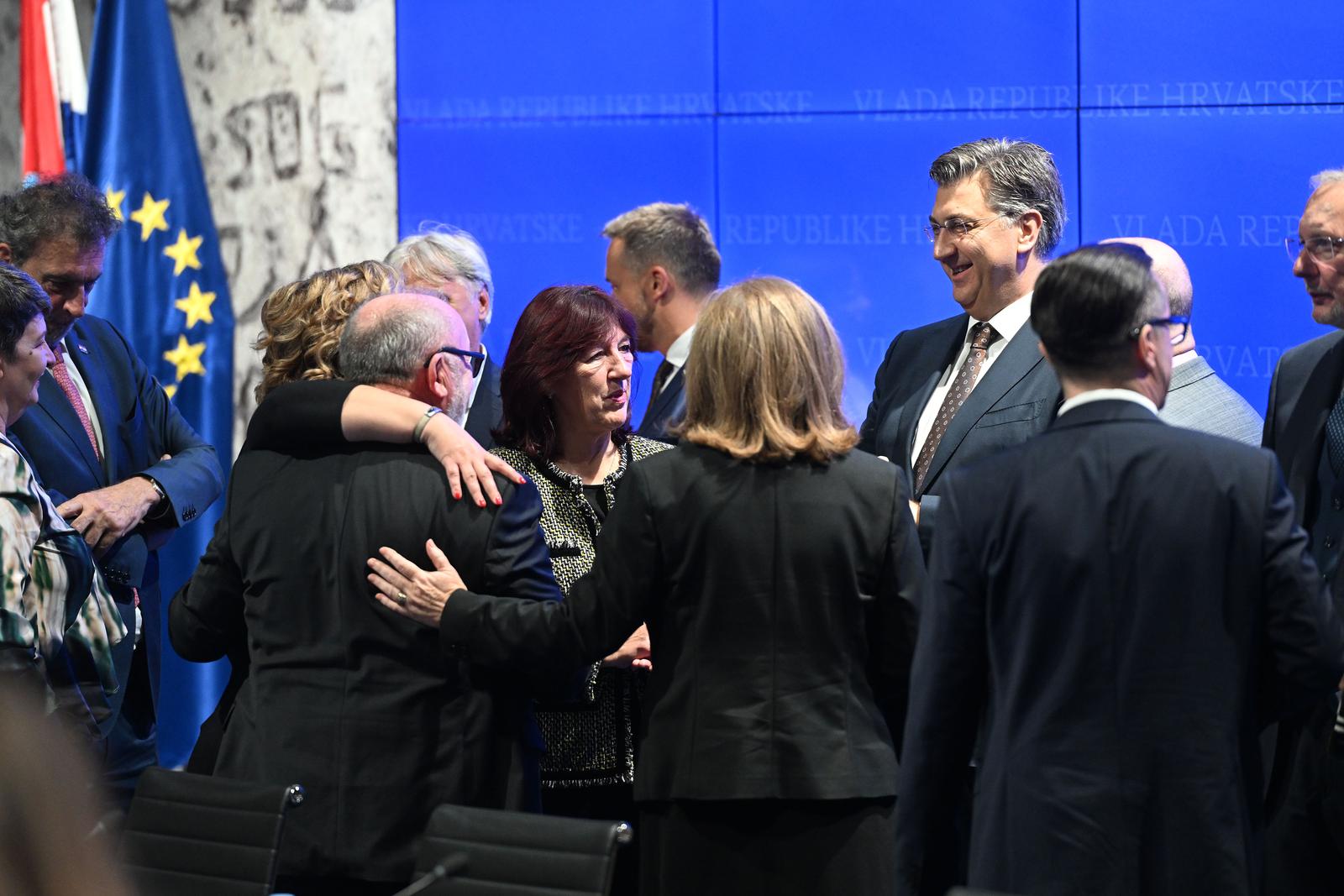 25.10.2023., Zagreb - U NSK je odrzano svecano potpisivanje Dodatka lll Temeljnom kolektivnom ugovoru za sluzbenike i namjestenike u drzavnim i javnim sluzbama izmedju vlade i sindikata. Photo: Davorin Visnjic/PIXSELL