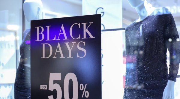 25.11.2022., Zagreb, Ilustracija, Black Friday 2022. u trgovinama diljem svijeta Photo: Emica Elvedji/PIXSELL