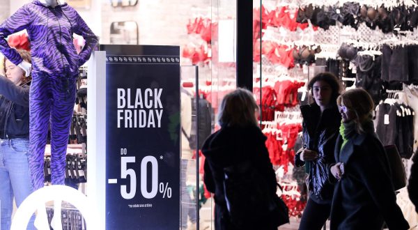 25.11.2022., Zagreb, Ilustracija, Black Friday 2022. u trgovinama diljem svijeta Photo: Emica Elvedji/PIXSELL