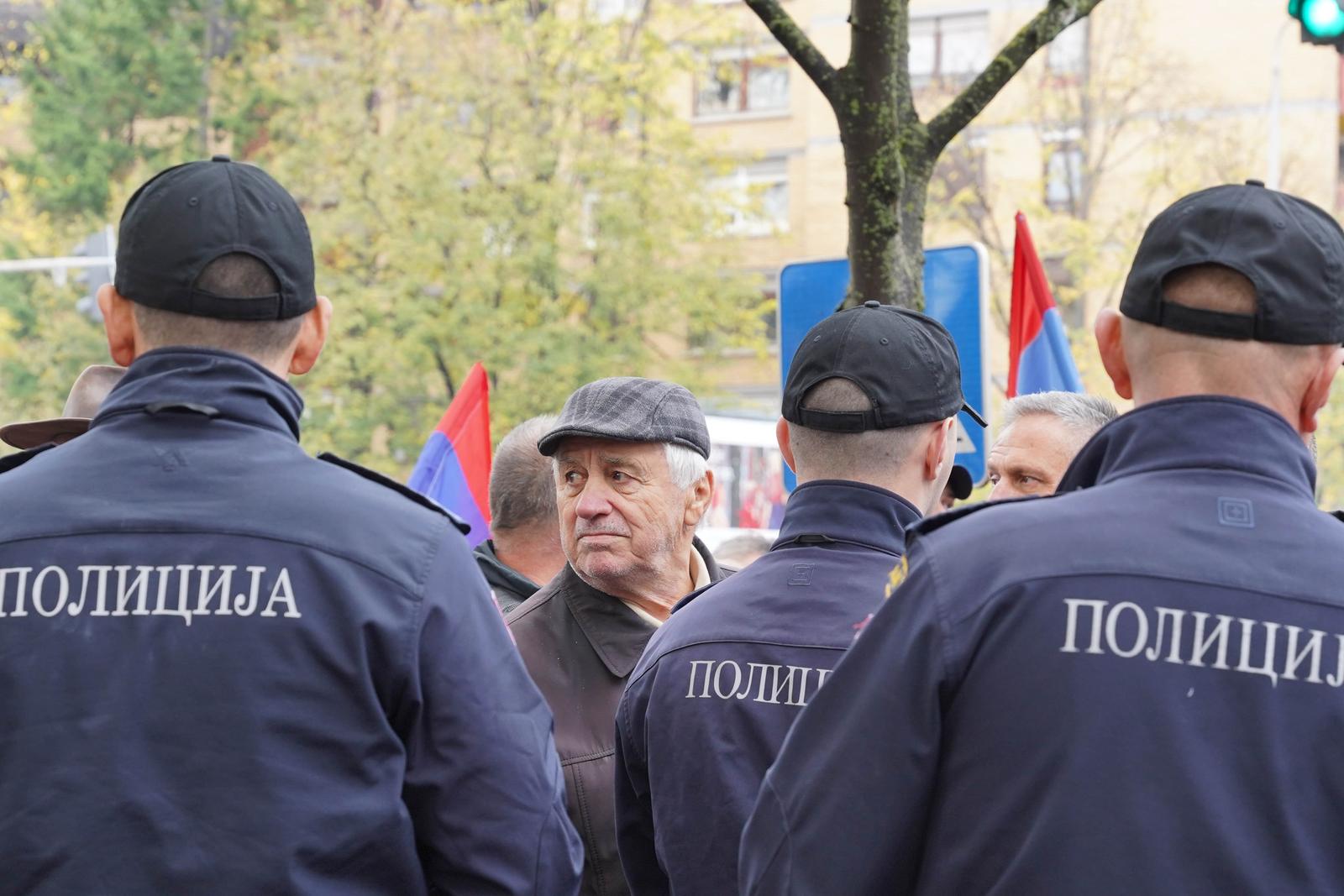 25.11.2023., Dom omladine, Banjaluka (BiH) – Stotinjak pripadnika Boracke organizacije grada Banjaluka okupilo se ispred prostorija SDP BiH u naselju Borik kako bi iskazali protest zbog dolaska clanova ove stranke u Banjaluku povodom obiljezavanja dana ZAVNOBiH i Dana drzavnosti BiH, uprkos zabrani pilicije RS. U Banjaluku je dosao Elmedin Konakovic, ministar vanjskih poslova BiH i predsjednik stranke Narod i pravda. Photo: Dejan Rakita/PIXSELL