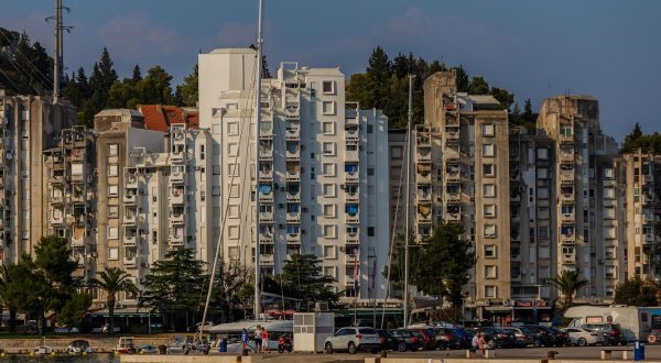 26.07.2022., Ploce  - Polazak iz Luke Ploce Posebnog Trajekta. Jadrolinija je organizirala posebnu trajektnu liniju koja ce docekat vatromet ispod mosta.  Photo: Zvonimir Barisin/PIXSELL