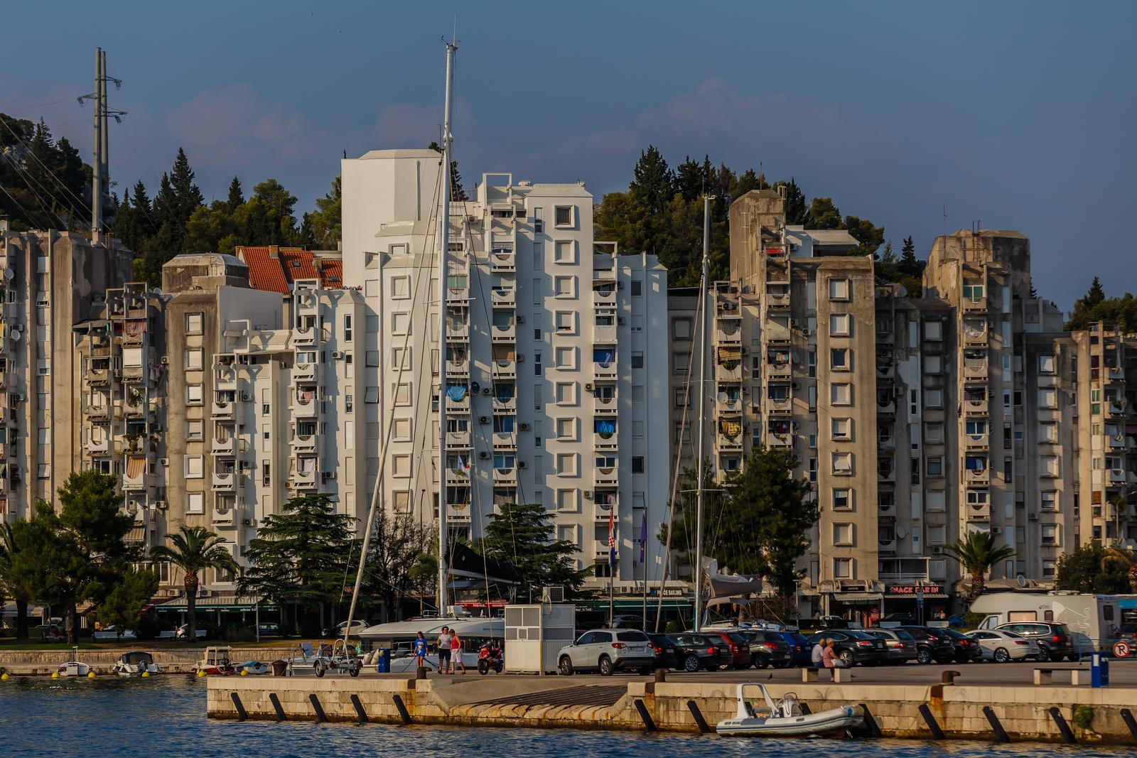 26.07.2022., Ploce  - Polazak iz Luke Ploce Posebnog Trajekta. Jadrolinija je organizirala posebnu trajektnu liniju koja ce docekat vatromet ispod mosta.  Photo: Zvonimir Barisin/PIXSELL