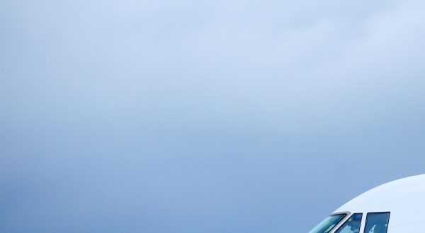 27.05.2020., Sarajevo, Bosna i Hercegovina - Na sarajevski aerodrom sletio je avion Boeing 747-400 iz Dubaija u kojem se nalazi vrijedna medicinska oprema koja ce pomoci BiH u borbi protiv Covid-19 virusa. Iz Dubija je stiglo oko 20 tona vrijedne opreme, ukljucujuci i 40 respiratora.rPhoto: Armin Durgut/PIXSELL