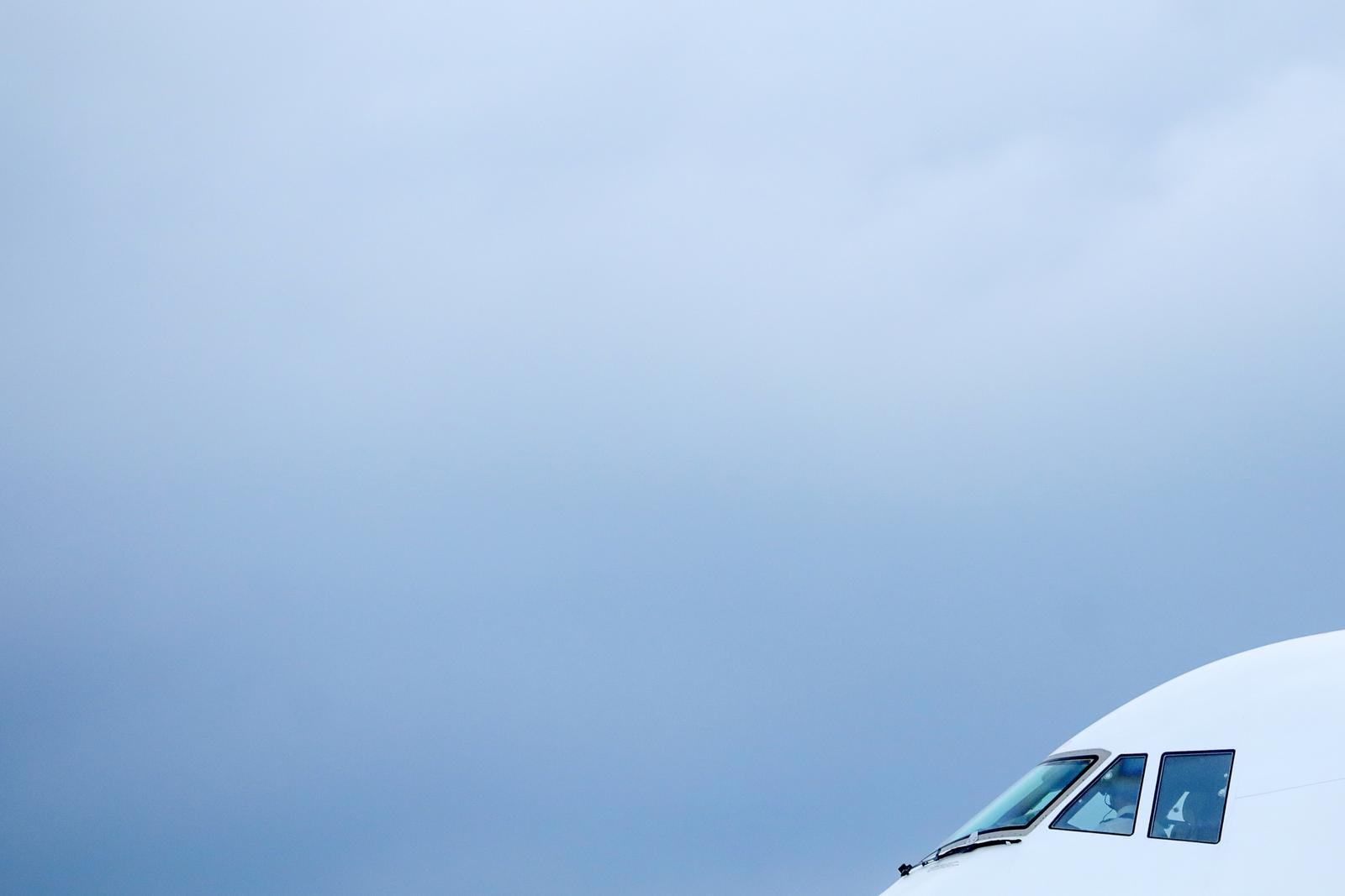 27.05.2020., Sarajevo, Bosna i Hercegovina - Na sarajevski aerodrom sletio je avion Boeing 747-400 iz Dubaija u kojem se nalazi vrijedna medicinska oprema koja ce pomoci BiH u borbi protiv Covid-19 virusa. Iz Dubija je stiglo oko 20 tona vrijedne opreme, ukljucujuci i 40 respiratora.rPhoto: Armin Durgut/PIXSELL