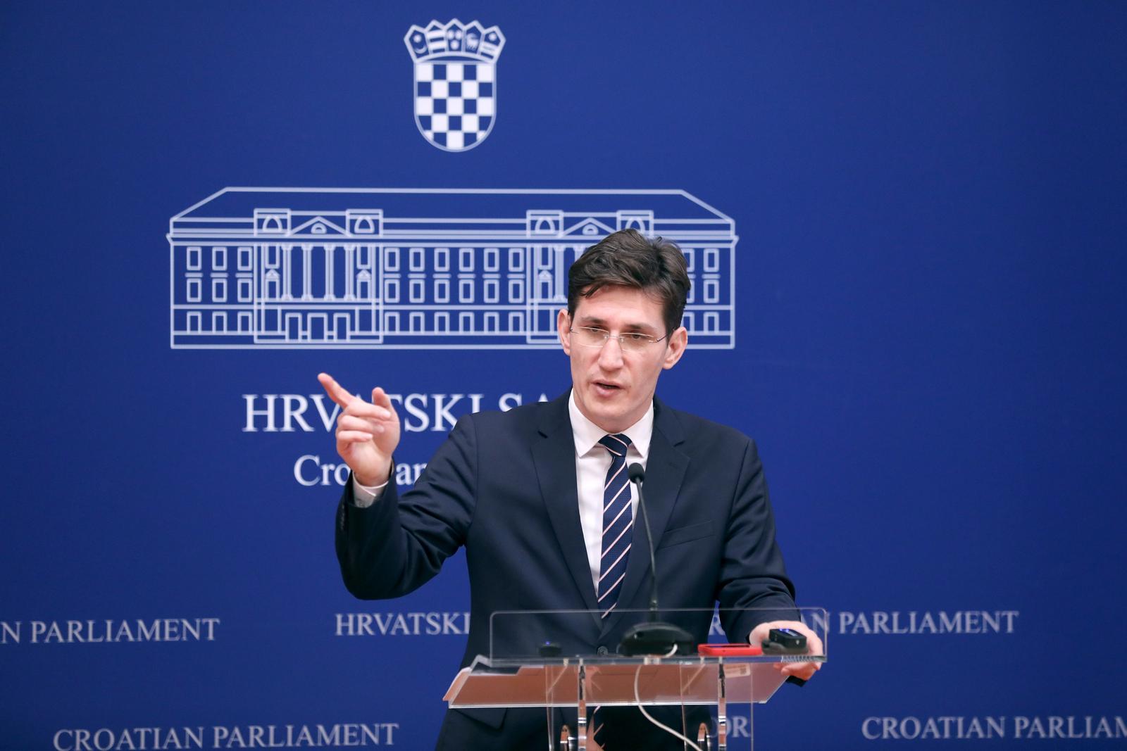 27.11.2023., Zagreb - Na konferenciji za medije Kluba zastupnika Mosta odrzanoj u Saboru o temi „ Afera gmail u kojoj HEP namjesta poslove odredjenim tvrtkama“ govorio je zastupnik Zvonimir Troskot.
 Photo: Patrik Macek/PIXSELL