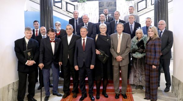 27.11.2023., Zagreb - Predsjednik Hrvatskoga sabora Gordan Jandrokovic sudjelovao je na svecanoj dodjeli nagrada za sport "Franjo Bucar" te je tom prigodom urucio trima laureatima nagrade za zivotno djelo.
 Photo: Patrik Macek/PIXSELL